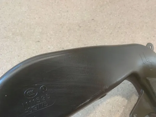 Audi e-tron Luftkanal OEM 4KL819656 - Gebraucht image 5