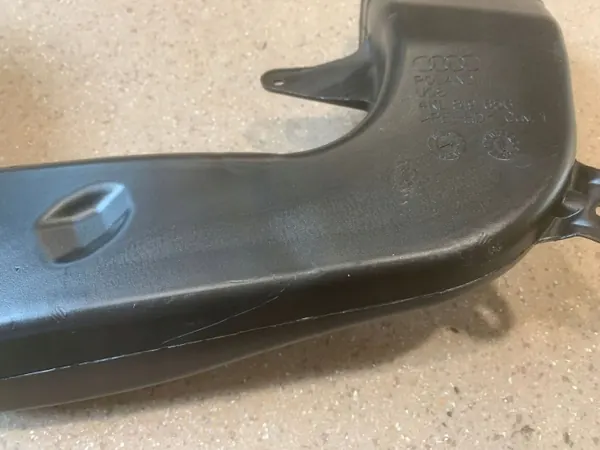 Audi e-tron Luftkanal OEM 4KL819656 - Gebraucht image 7