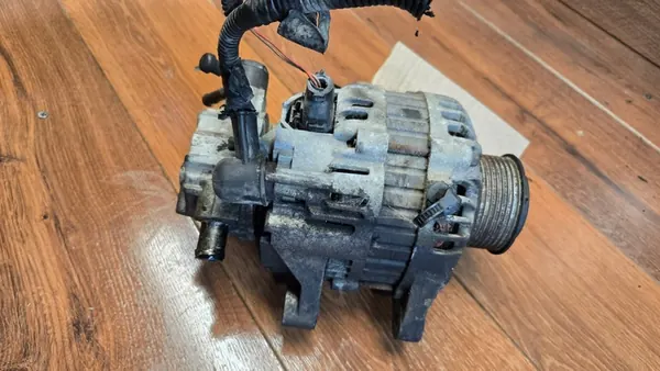 Generaattori KIA SORENTO I 2.5L diesel image 5