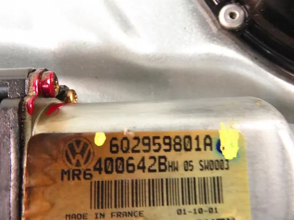 VW POLO IV 9N Motor de janela dianteira direita 6Q2959801A image 9