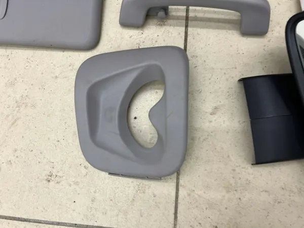 Plafonnier EVERESTGRAU BMW F45 - Pièce OEM d'occasion image 6