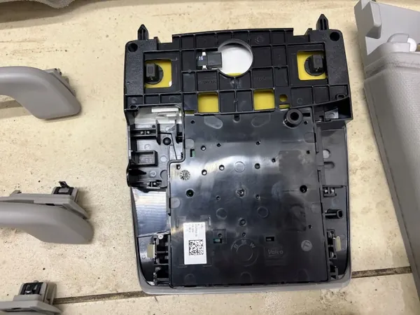 Plafonnier EVERESTGRAU BMW F45 - Pièce OEM d'occasion image 9