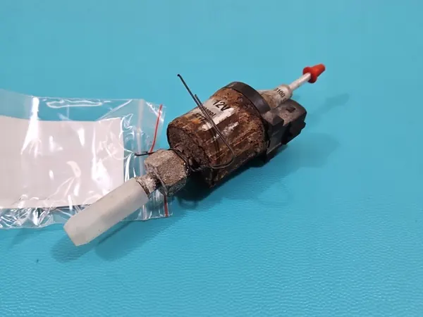 Webasto polttoainepumppu OEM 22451713 Volvo V40 II image 2