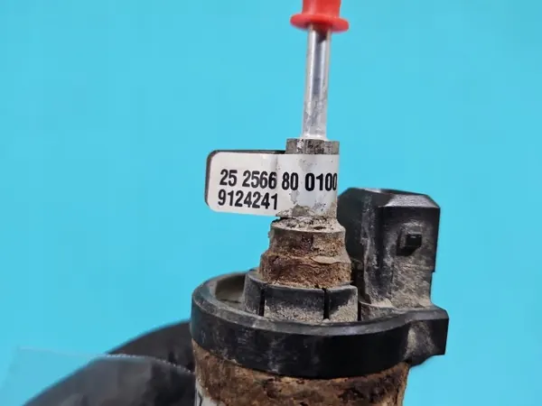 Webasto polttoainepumppu OEM 22451713 Volvo V40 II image 7