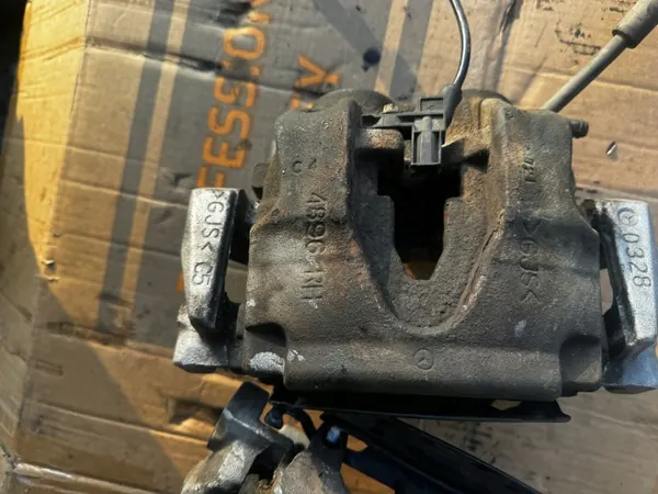 Mercedes W166 GLE 350 CDI V6 frambromsok OEM 4895 4896 image 5