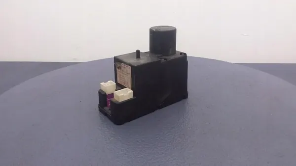 AUDI A4 B5 Central Lås Pump 4A0862257J image 1