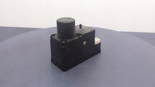 AUDI A4 B5 Central Lås Pump 4A0862257J image 2