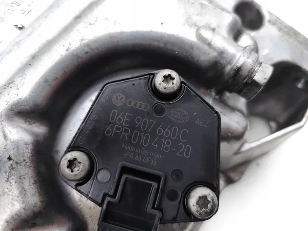 VW Polo Oljetunna 1.0 Bensin 44kW 2016 04C103603C image 7