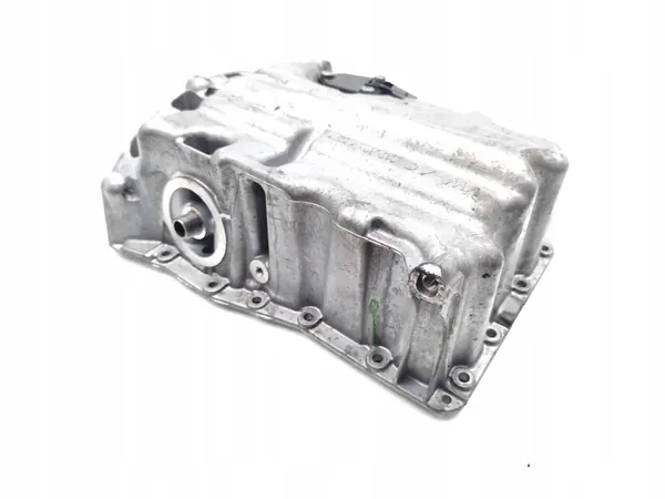 VW Polo Oljetunna 1.0 Bensin 44kW 2016 04C103603C image 9