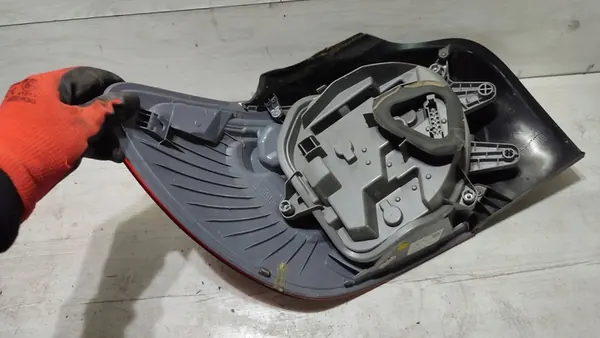 MERCEDES A KLASA 176 LIFT LUZ TRASERA DERECHA image 2