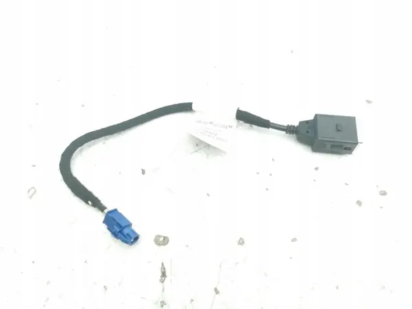 Peugeot 308 USB-uttag OEM 9826717080 - Begagnad image 2