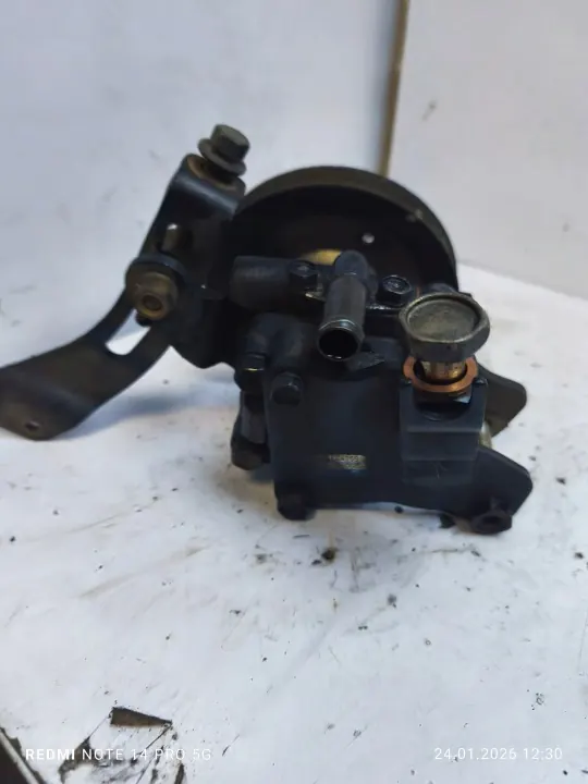 Bomba de dirección OEM 75124253 para Nissan Terrano II image 3