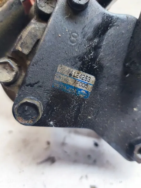 Bomba de dirección OEM 75124253 para Nissan Terrano II image 4