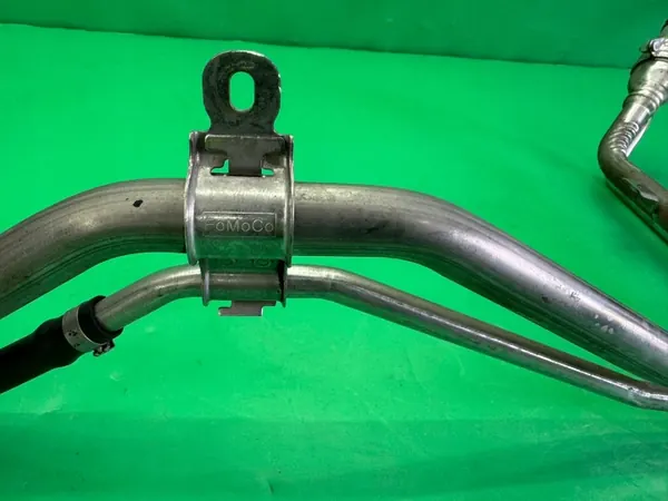 Pescoço de Enchimento Combustível OEM 9A61-9032-BB Ford Fiesta MK7 image 3