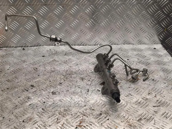 Maserati Ghibli III 3.0D Rampe Injection OEM 0445216044 image 3