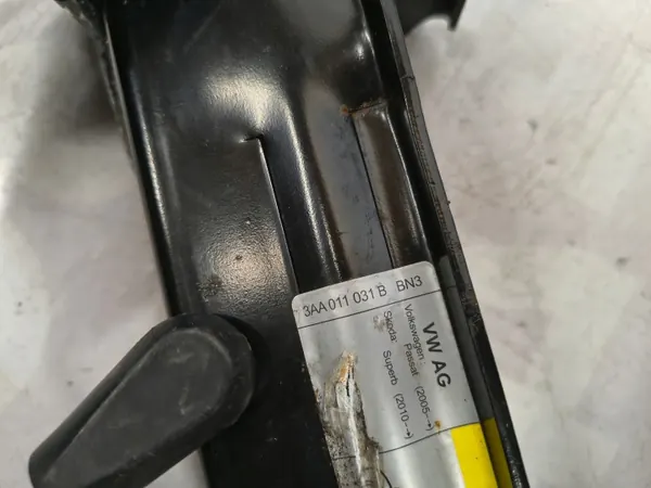 Macaco OEM 3AA011031B para VW Passat B7 - Usado image 5