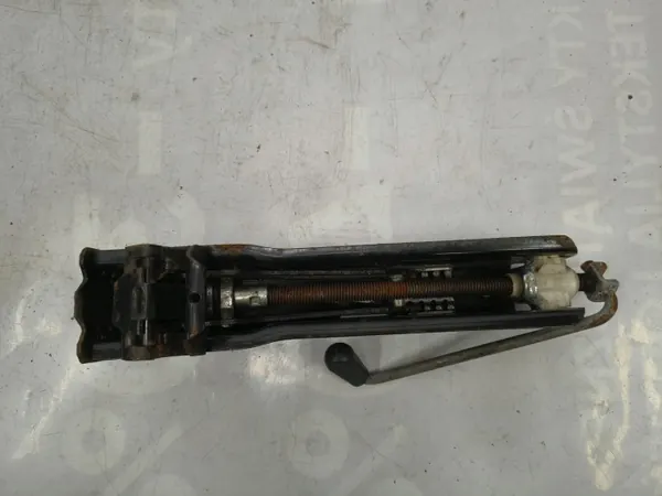 Macaco OEM 3AA011031B para VW Passat B7 - Usado image 6