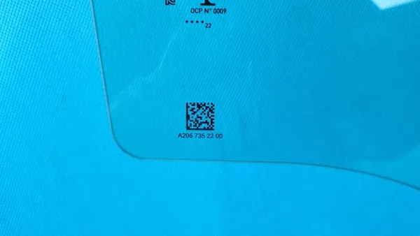 Mercedes W206 C200 Rechter Achterdeur Ruit OEM A2067352200 image 3