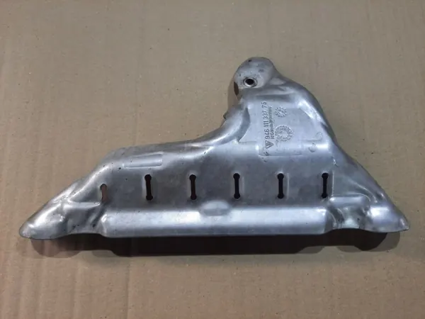 Porsche lämpökilpi OEM 94611133775 Cayenne-malliin image 2