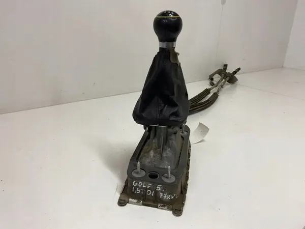 Versnellingspook Volkswagen Golf V 1K0711266M image 4