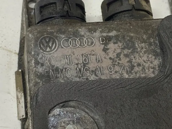 Versnellingspook Volkswagen Golf V 1K0711266M image 6