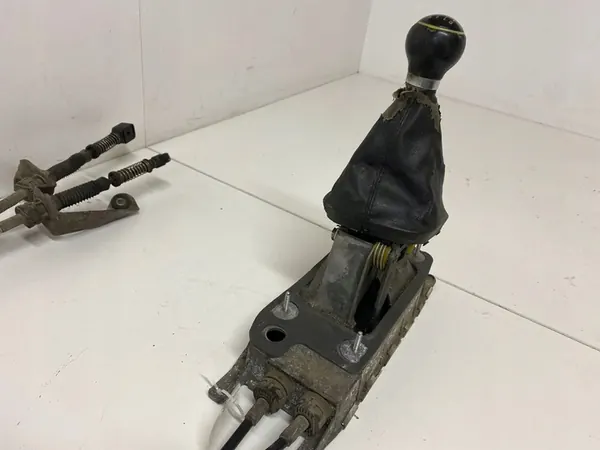 Versnellingspook Volkswagen Golf V 1K0711266M image 8