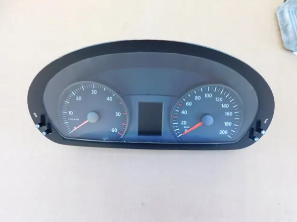 VW Crafter Tacho OEM HVW9064467421 - Gebraucht image 2