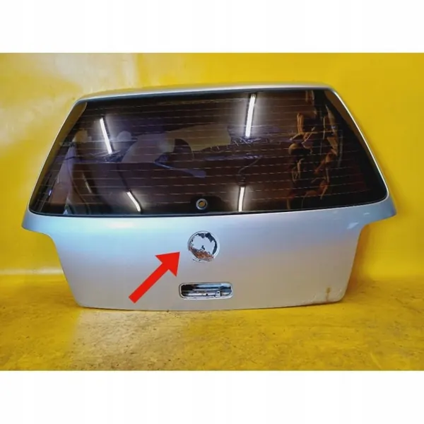 VW Golf IV Tavaratilan kansi lasilla OEM DRC100927 image 3
