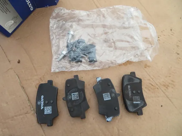 Pastilhas de travão traseiras OEM 32276934 Volvo XC40 2018- image 2