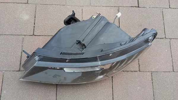 VASEN XENONVALO SKODA SUPERB II 2013-2015 image 3