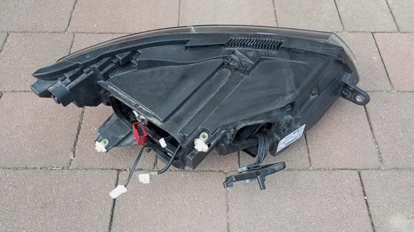 VASEN XENONVALO SKODA SUPERB II 2013-2015 image 4