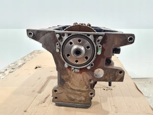 Audi OE 058103021E motorblock image 2