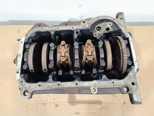 Audi OE 058103021E motorblock image 6