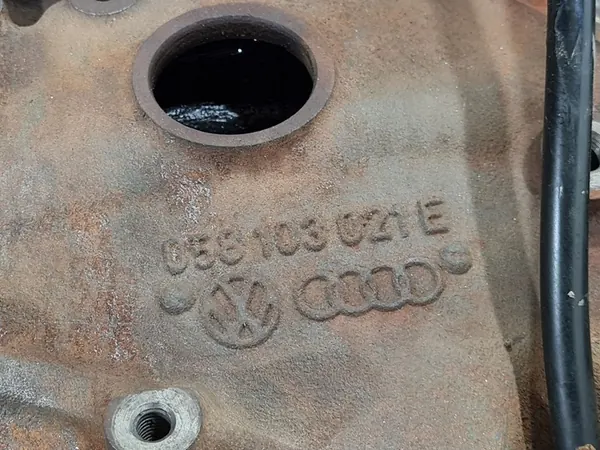 Audi OE 058103021E motorblock image 8
