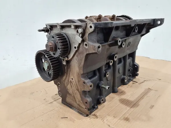 Audi OE 058103021E motorblock image 9