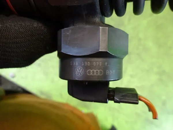 Injector Seat OEM 038130073R - Usado image 5
