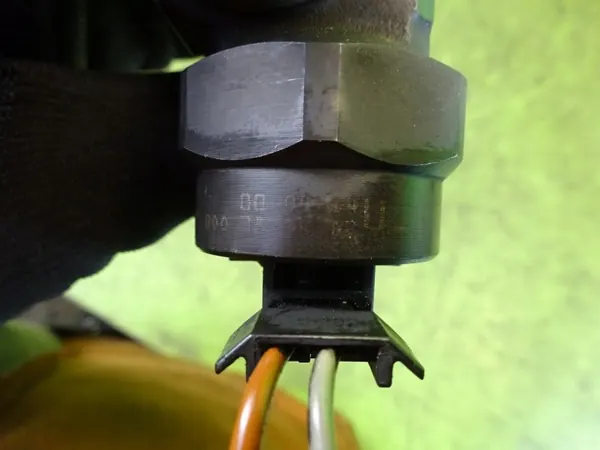 Injector Seat OEM 038130073R - Usado image 6