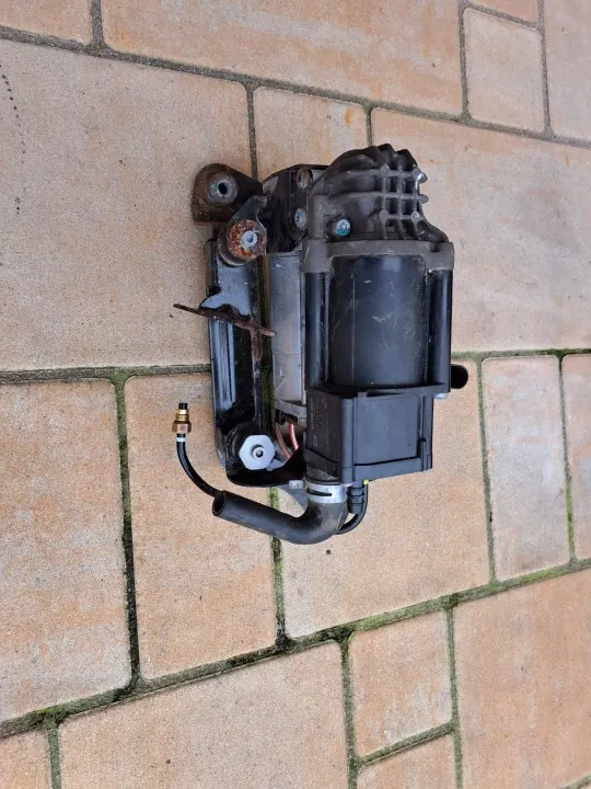 Wabco luftfjädringskompressor OEM 37206886721 image 2