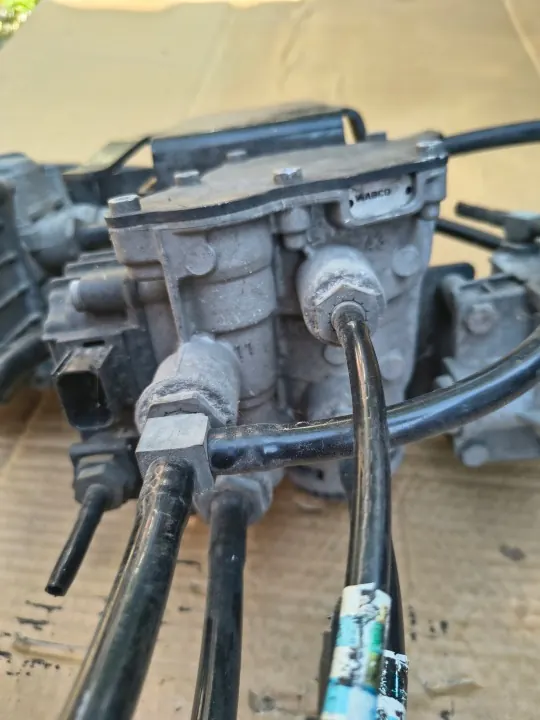 WABCO EBS Valve 4802040310, DAF 1747137 image 3