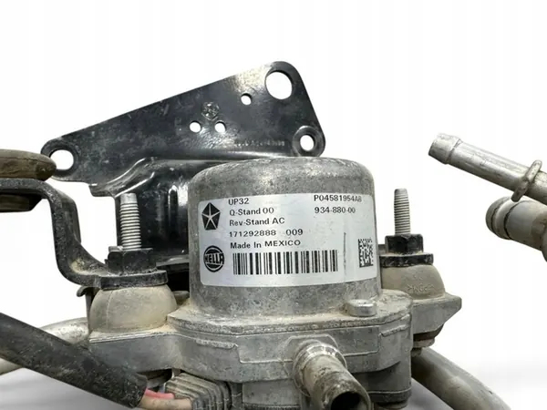 Imupumppu Dodge Durango III P04581954AB image 2