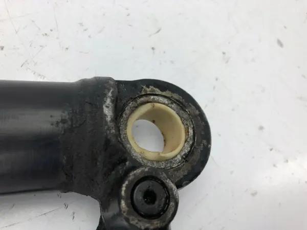 Cilindro elevador cabina MAN F2000 OEM 81417236101 image 3
