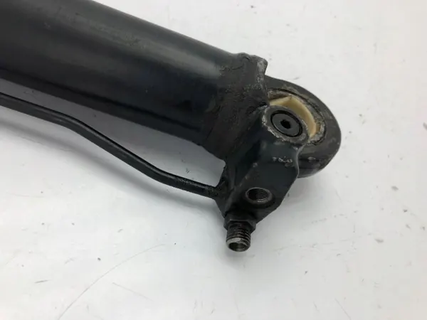 Cilindro elevador cabina MAN F2000 OEM 81417236101 image 4