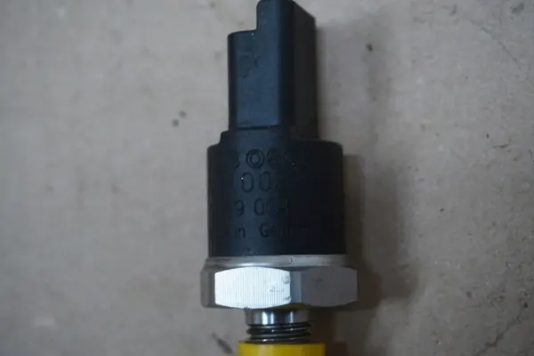 OEM Polttoainepainetunnistin Suzuki Grand Vitara I 2.0 HDI image 3
