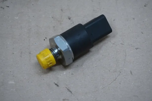 OEM Polttoainepainetunnistin Suzuki Grand Vitara I 2.0 HDI image 5