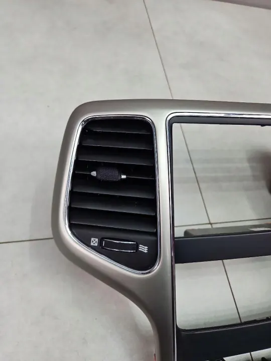 Jeep WK2 radioframe & ventilationsgallret - OEM wk2 ramka image 7