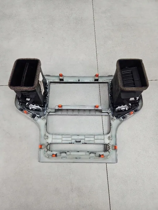 Jeep WK2 radioframe & ventilationsgallret - OEM wk2 ramka image 9