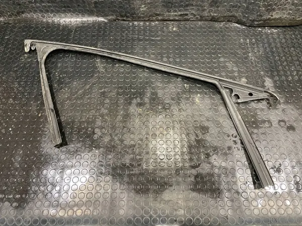 Mazda CX-30 Front links Fensterdichtung OEM E9KG-Y05 image 2