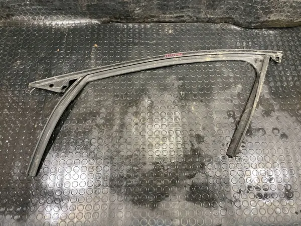 Mazda CX-30 Front links Fensterdichtung OEM E9KG-Y05 image 4