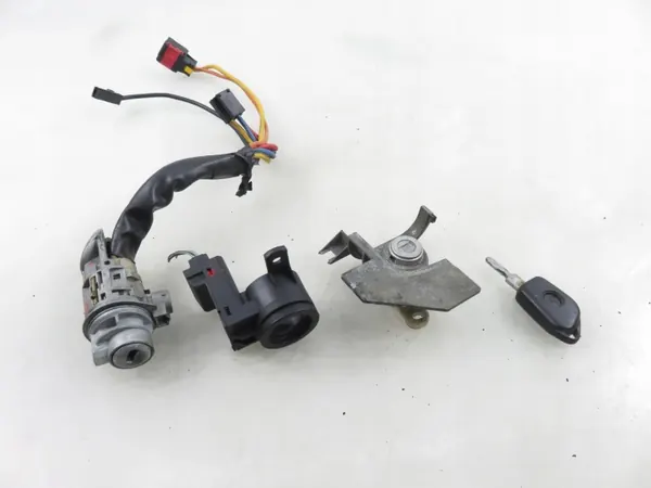 Käytetty Peugeot 406 kiinteä liite OEM N0500108 image 2