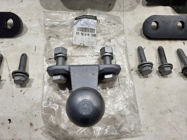 OEM 8201288615 dragkrok för Renault Master III image 4